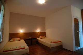 Комплексы для отдыха с коттеджами/бунгало Sinia Vir Eco Residence Medven Двухместный номер с 1 кроватью или 2 отдельными кроватями-7